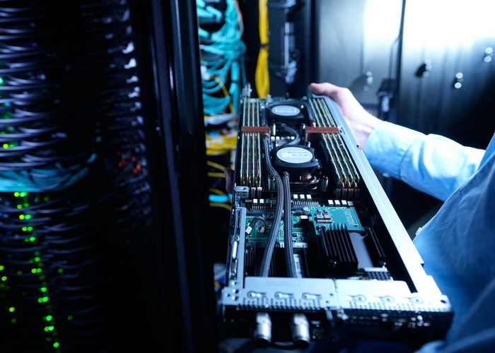 Найбільший у світі суперкомп’ютер для хімічних досліджень побудували на процесорах AMD EPYC 