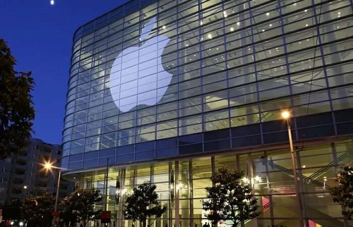 Apple досягла капіталізації 4 трлн дол, ставши третьою у світі