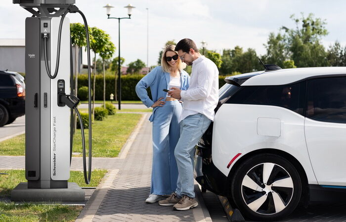 Schneider Electric випустив високопотужний зарядний пристрій для електромобілів