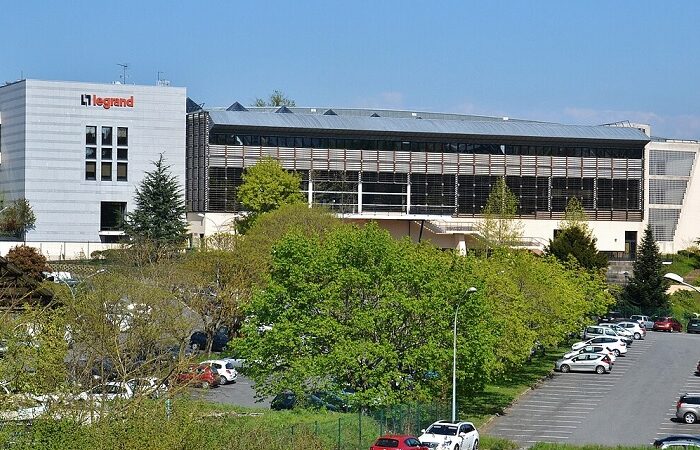 Legrand купує компанію Kratos Industries заради посилення позицій на ринку ЦОД