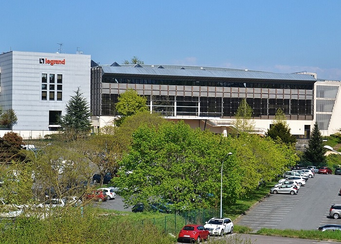 Legrand купує компанію Kratos Industries заради посилення позицій на ринку ЦОД