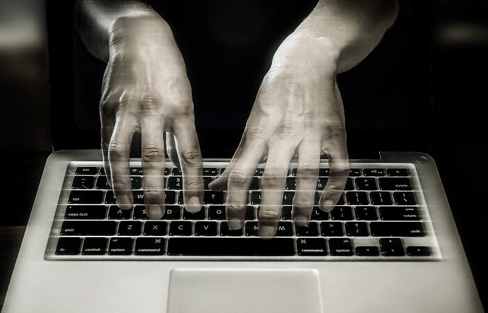 Microsoft 365 Copilot из-за багу «нишпорив» у конфіденційній пошті