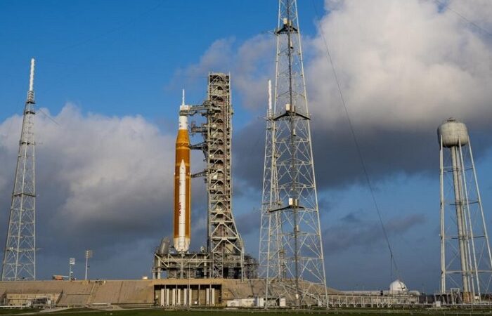 Місія Artemis II на Місяць успішно стартувала. Що це значить для людства