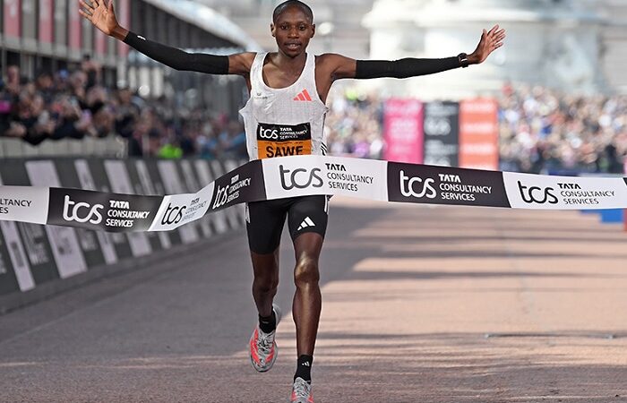 Марафон за годину і 59 хвилин: як надсучасні технології взуття дозволяють спортсменам бігти швидше